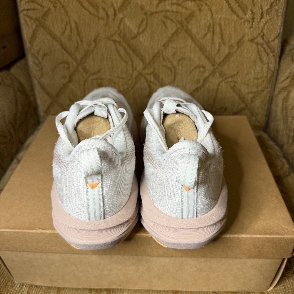 ASICS Novablast 5 Women's Running Shoes White Coral Reef Size 11 1012B765-101 - Picture 6 of 9
